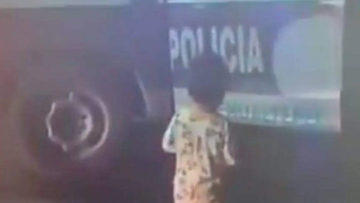 Un niño fue encontrado por policías municipales mientras caminaba solo y durante la madrugada en la carretera a Yehualtepec